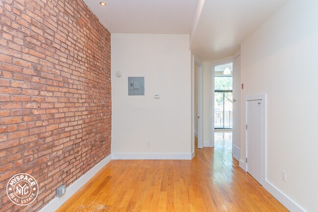 Building Photo - 940 Lafayette Ave