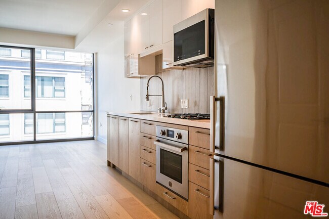 Foto del edificio - 400 S Broadway