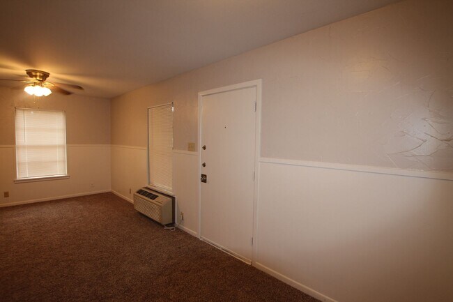Building Photo - Adorable 1 bedroom 1 bath in the heart of Tyler!