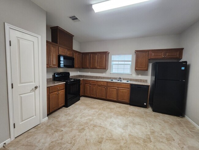 Building Photo - 15572 Palmira Ave