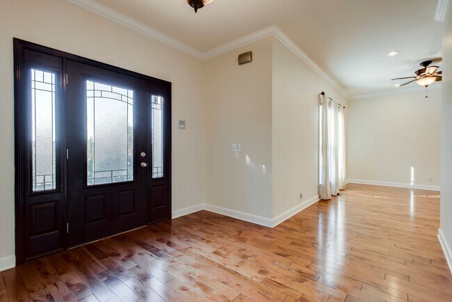 Foto del edificio - AVAILABLE NOW! 4-Bed/3.5-Bath in Williamso...