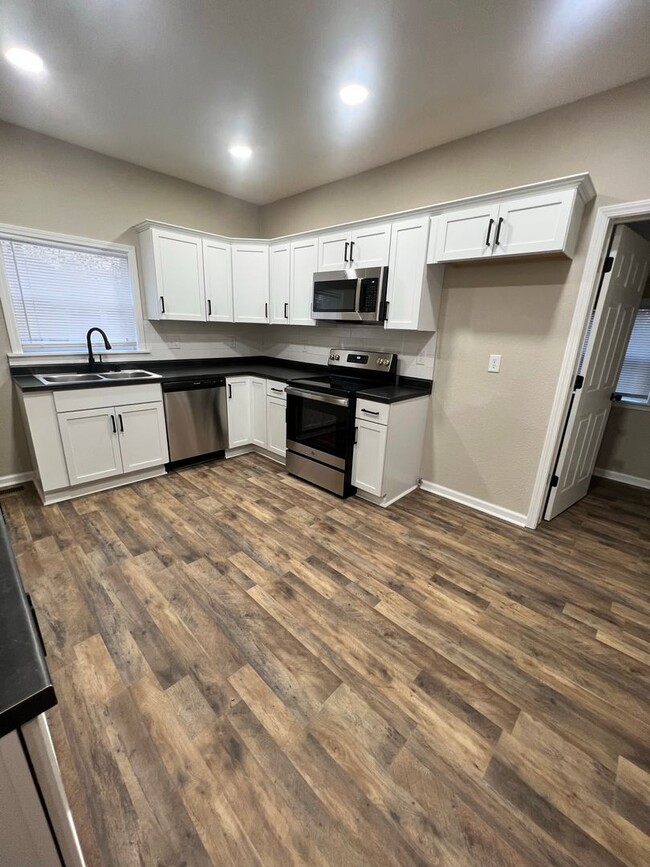Foto del edificio - 3 Bed 2 Bath