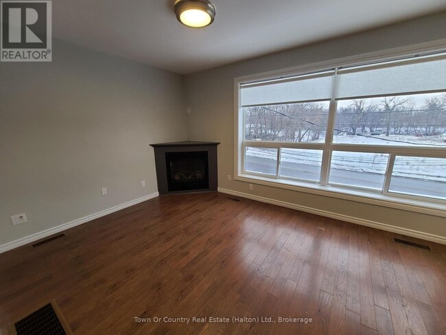 Building Photo - 158 Mill St