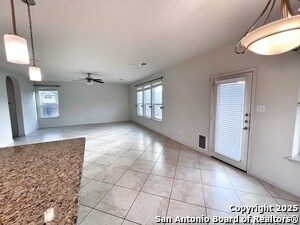 Foto del edificio - 310 Creekview Way