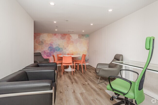 Sala de estudio - Midvale Court Apartments Westwood