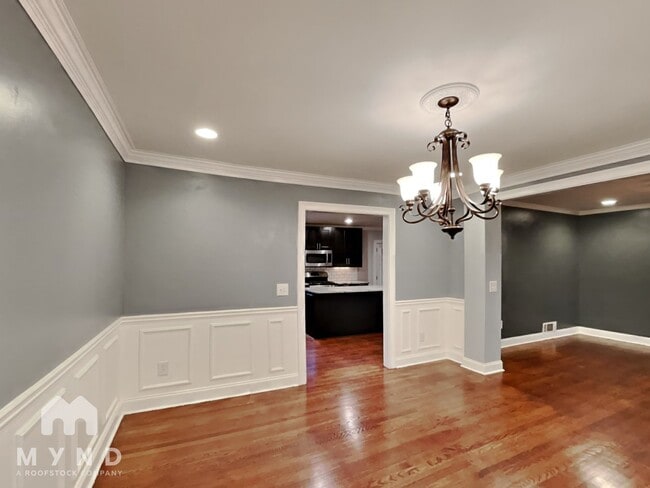 Building Photo - 1688 Knob Hill Ct NE