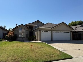 Building Photo - 521 Pecan Dr