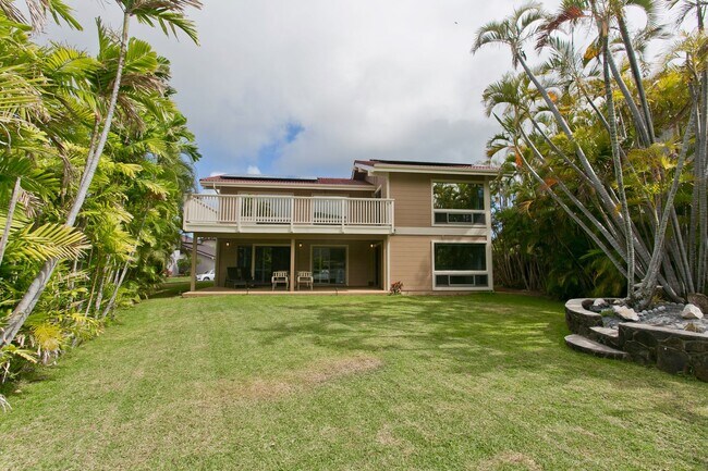 Building Photo - Marina Front 3BR Home With Split AC and Bo...