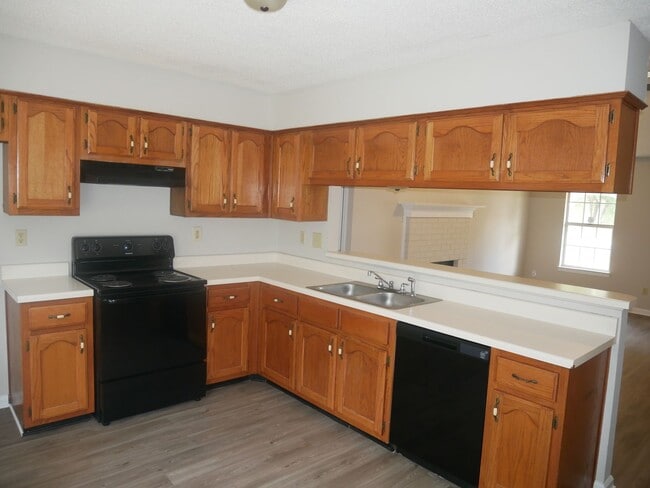 Building Photo - 7404 Black Oak Dr
