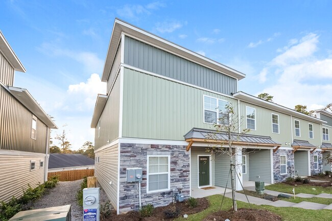 Building Photo - 306 High Grv Wy