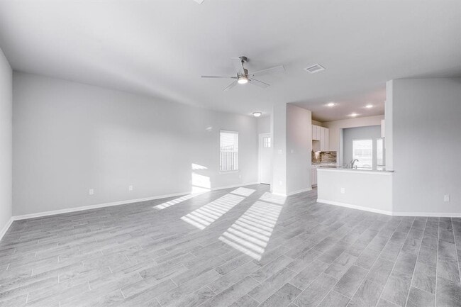 Building Photo - 5426 Grand View Dr
