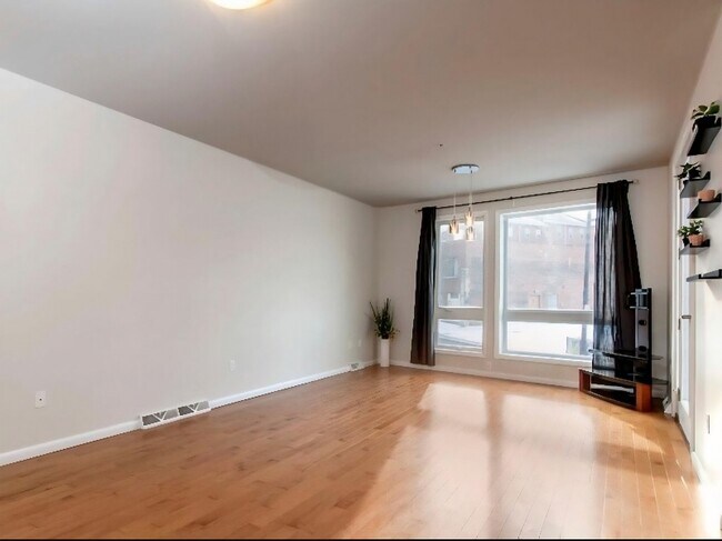 Foto del edificio - 3647 Penn Ave