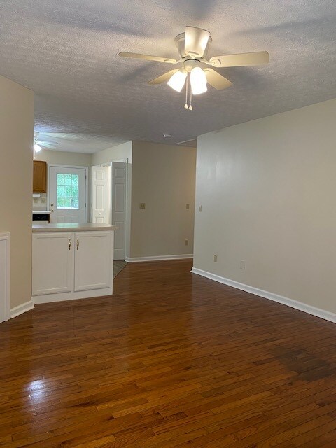 Sala de estar - 411 Filter Plant Rd