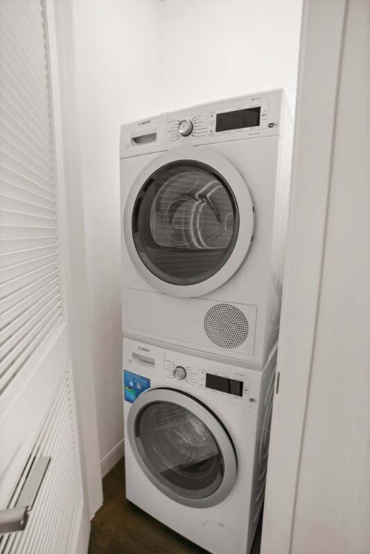 Foto del edificio - 445 E Waterside Dr