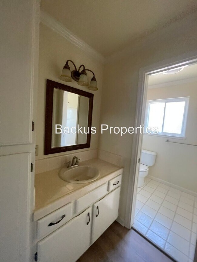 Foto del edificio - Remodeled three bedroom home near Marina B...