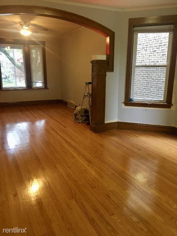 Building Photo - 4242 N Damen Ave