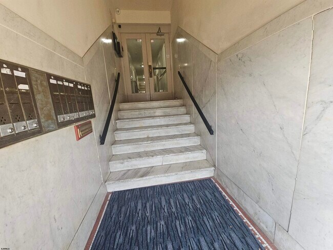 Foto del edificio - 6215 Ventnor Ave