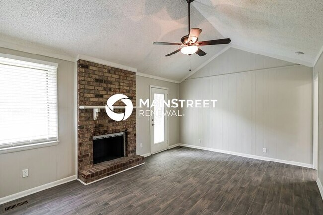 Building Photo - 3 Bedroom Pet-Friendly Home in OLD HICKORY...