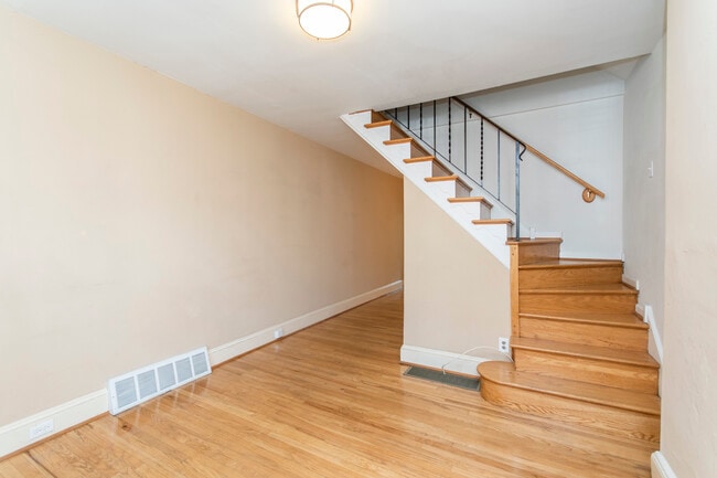 Building Photo - 527 S Lecount St