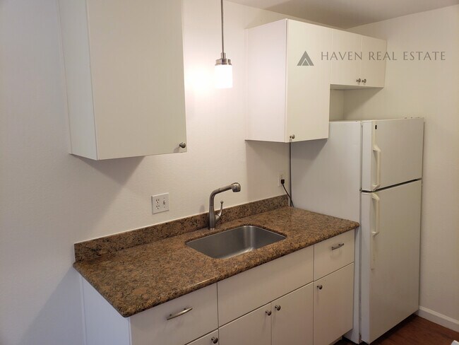 Building Photo - 515 Kains Ave