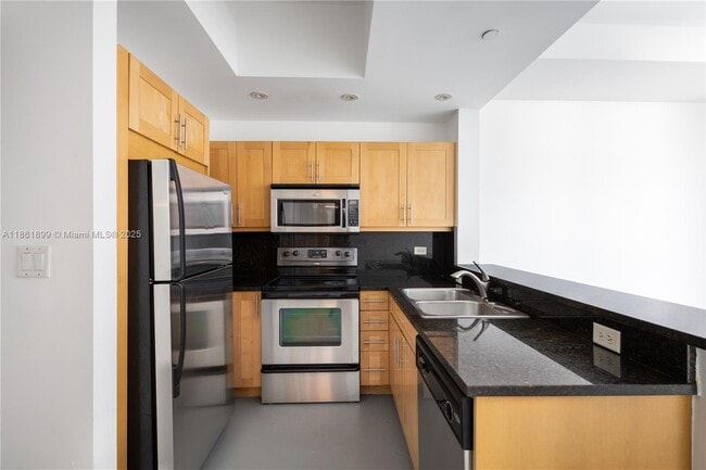 Building Photo - 111 E Flagler St