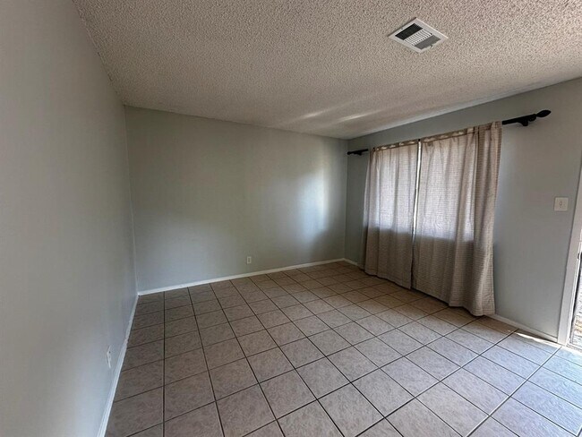 Building Photo - 310 Craigmont Dr