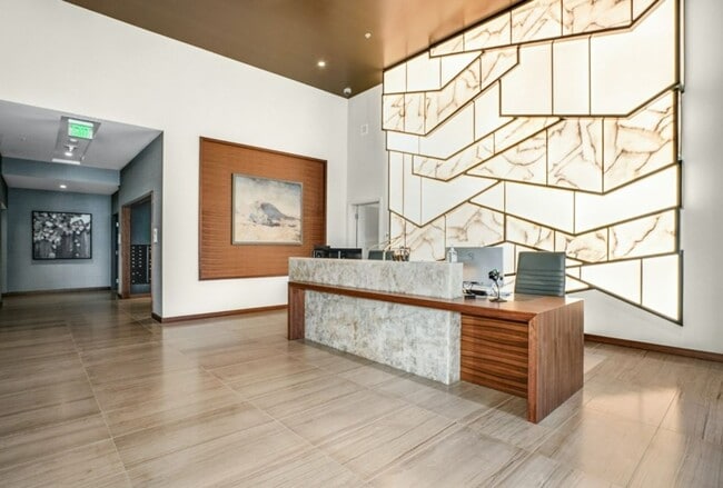 Building Photo - 1Bd/1.5Ba Bellevue Condo