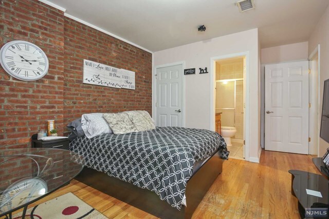 Building Photo - 204 38th St