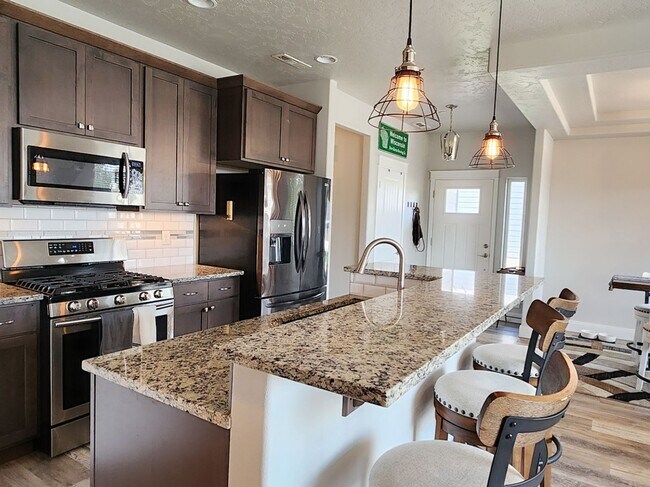 Foto del edificio - Home Sweet Home! Won't last long!