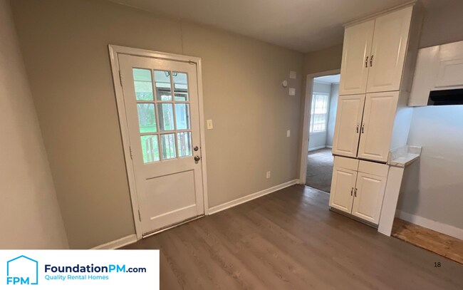 Foto del edificio - 3717 Briar Rose Rd