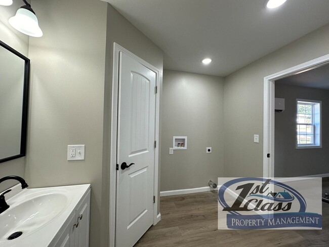 Building Photo - 112 Evergreen Pl