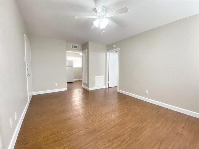 Foto del edificio - 1141 N Durham Dr