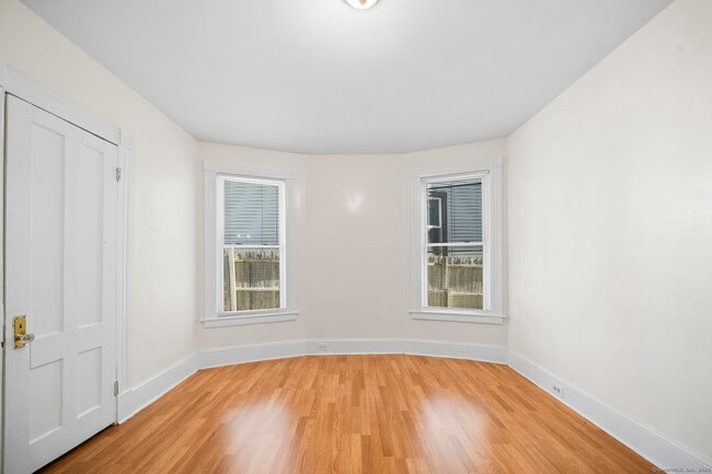 Foto del edificio - 215 Woodlawn Terrace