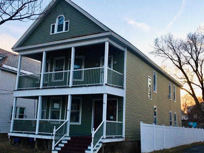Foto del edificio - 44 Harris Ave