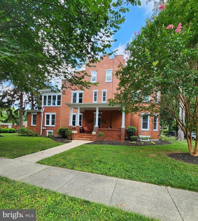 Building Photo - 323 N College Pkwy