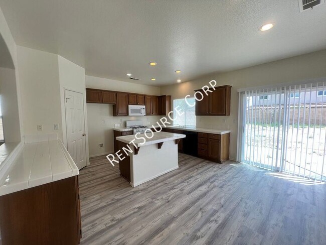 Building Photo - 4 Bedroom Single Story Home for Rent in We...