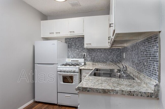 Foto del edificio - 1420 N Moline St