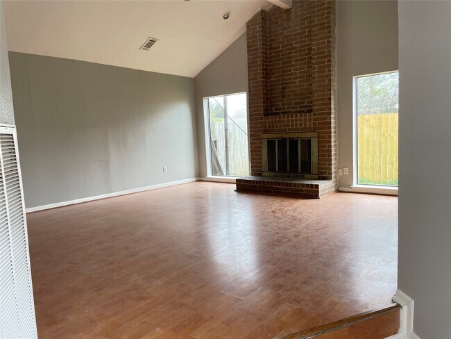 Foto del edificio - 526 Meadow Knoll Dr