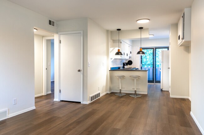 Building Photo - 7951 Royal Arms Ct