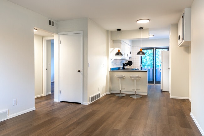 Building Photo - 7951 Royal Arms Ct