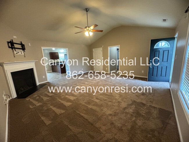 Building Photo - 567 Broad Dr