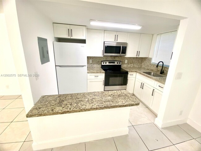 Foto del edificio - 850 SW 74th Terrace