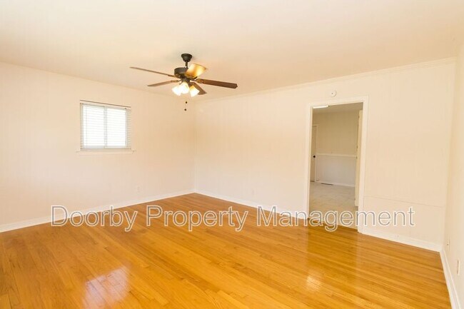 Building Photo - 833 Ashland Terrace