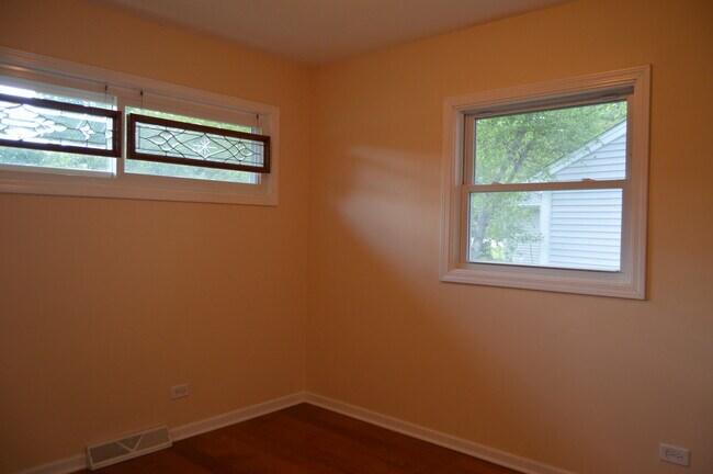Building Photo - 360 Hiawatha Dr