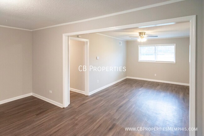 Building Photo - 985 Farmington Dr N
