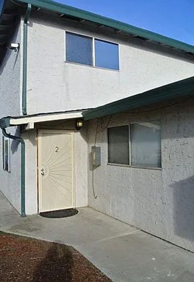 Building Photo - 1608 Sycamore Dr