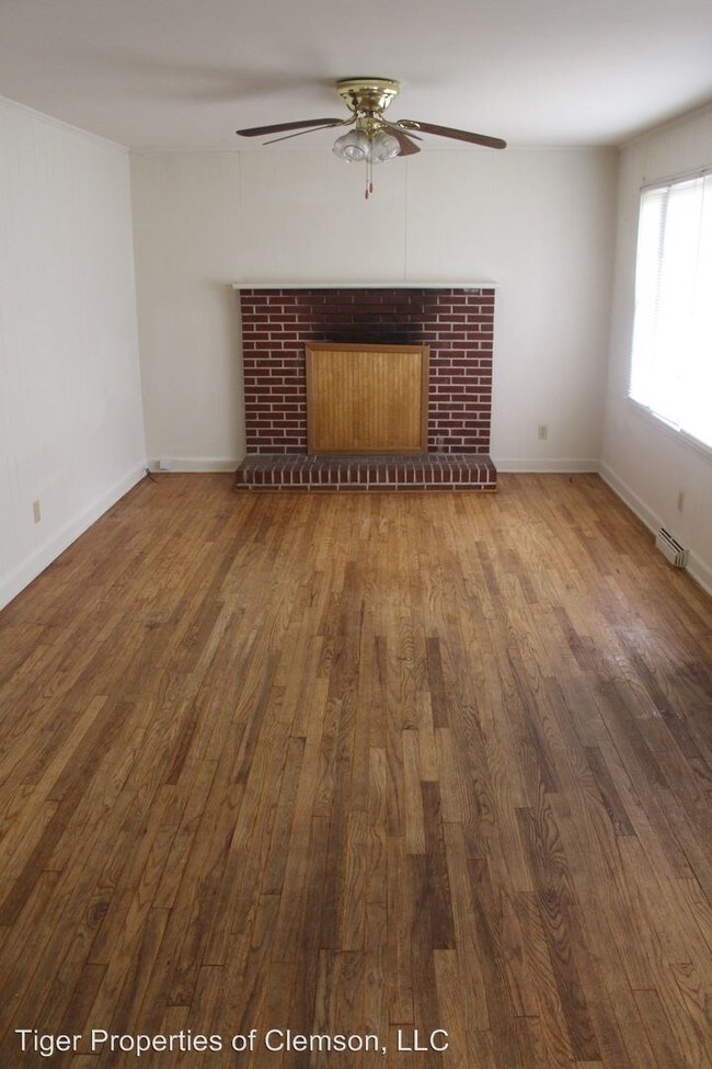 Building Photo - 307 Cambridge Dr