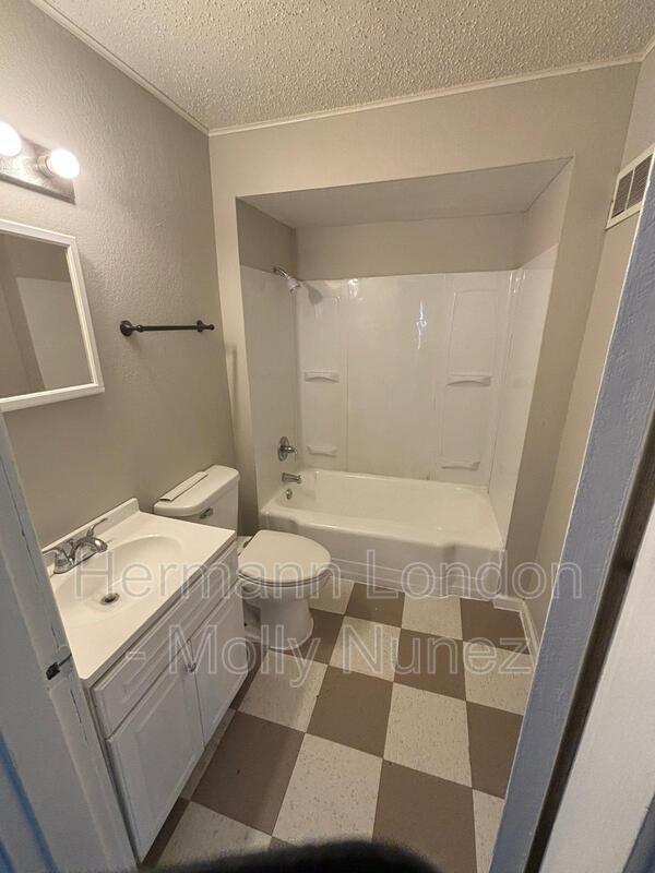 Building Photo - 408 Coppinger Dr