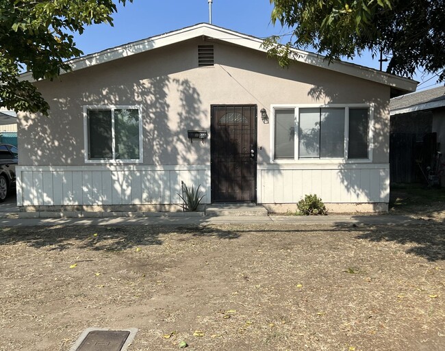 Building Photo - 310 W Sweet Ave