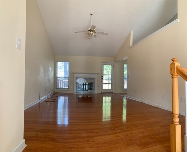 Building Photo - Great location! Sweet home!
